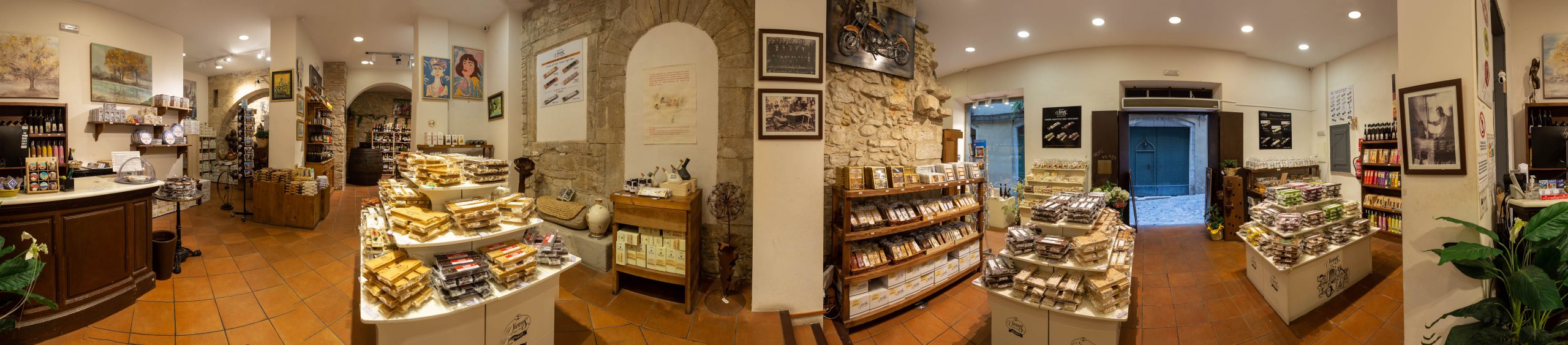 Torrons Vicens Girona botiga pano